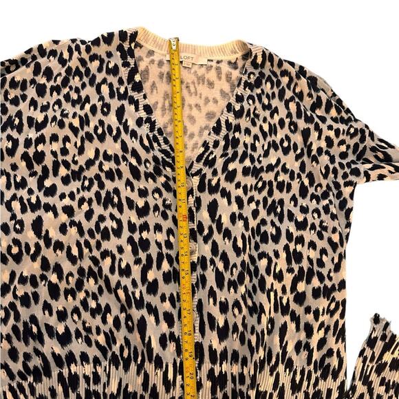 LOFT Relaxed Fit Animal Print V-Neck Cardigan, size Small - Picture 5 of 10